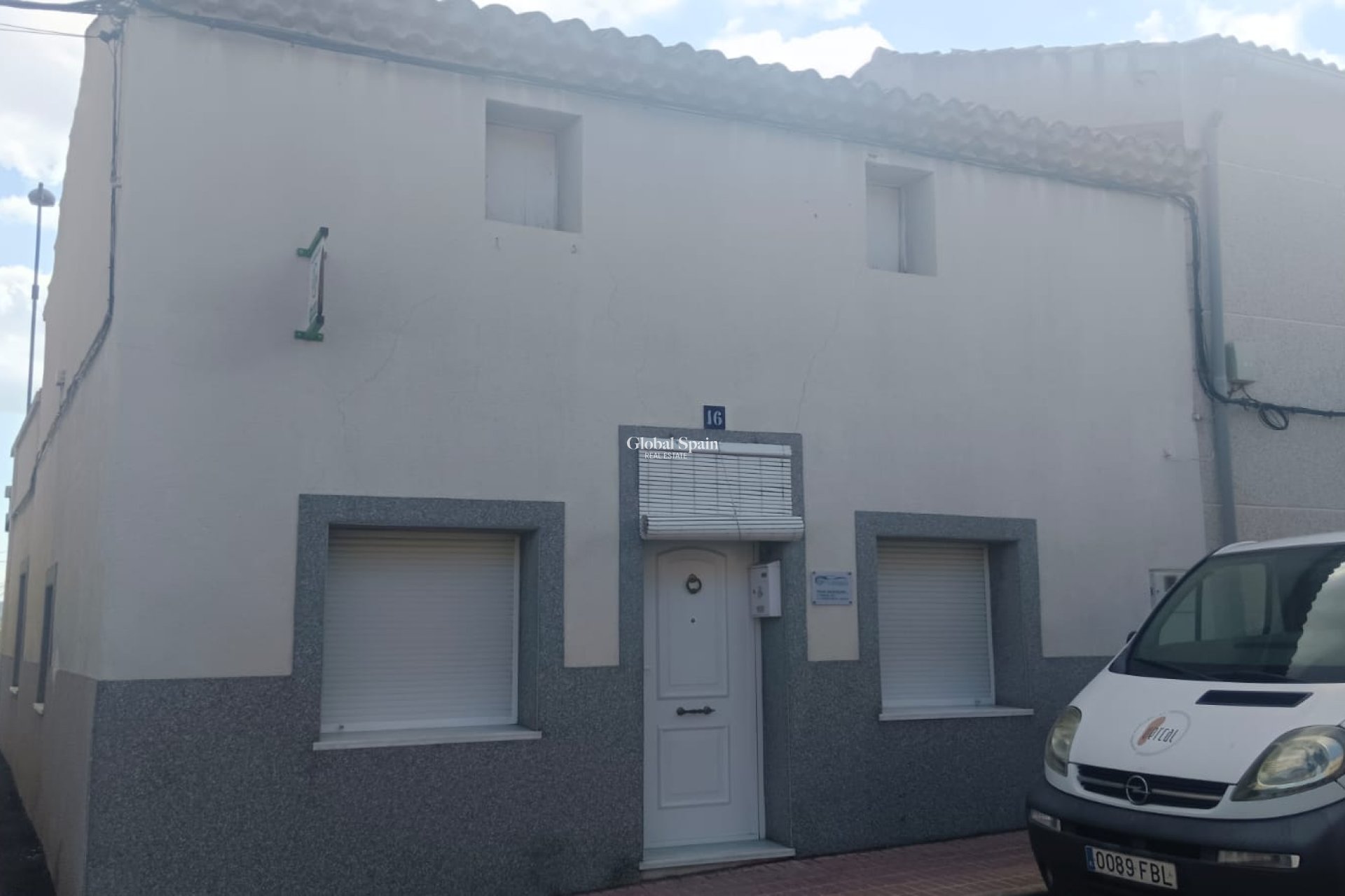 Resale - HOUSE -
SALINAS - Inland