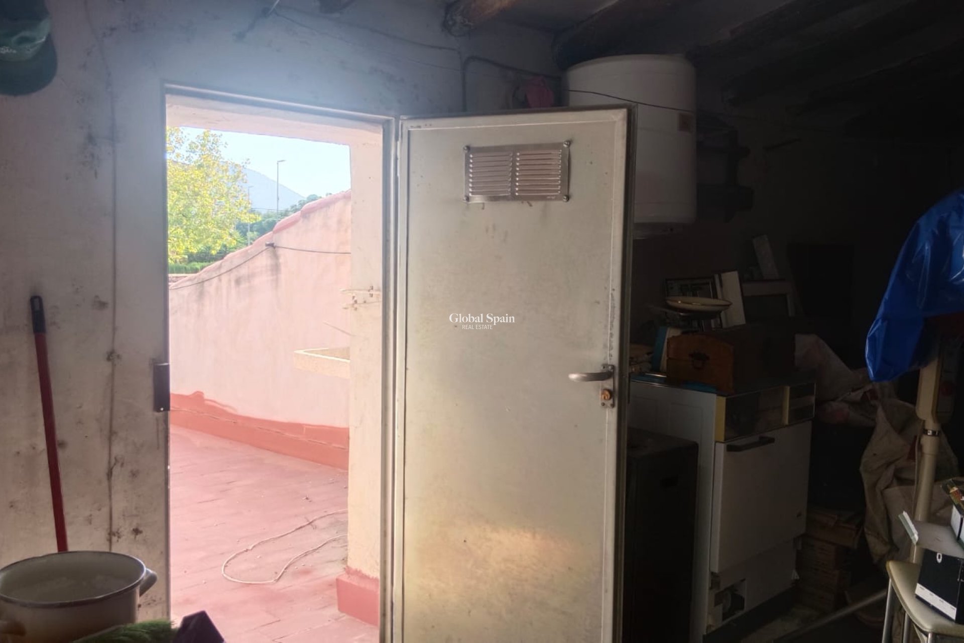 Resale - HOUSE -
SALINAS - Inland