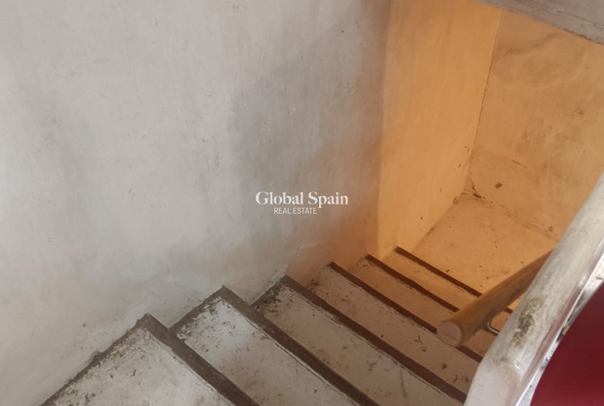 Resale - HOUSE -
SALINAS - Inland