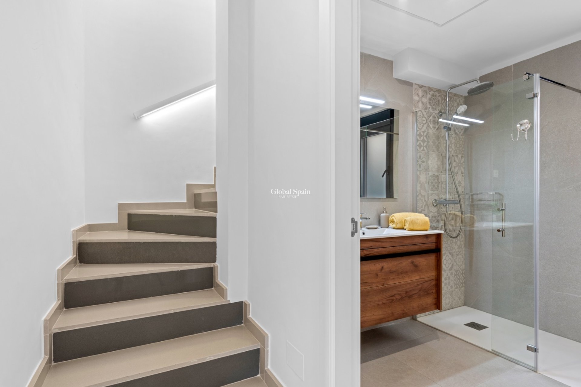 Resale - HOUSE -
SAN FULGENCIO - LA MARINA