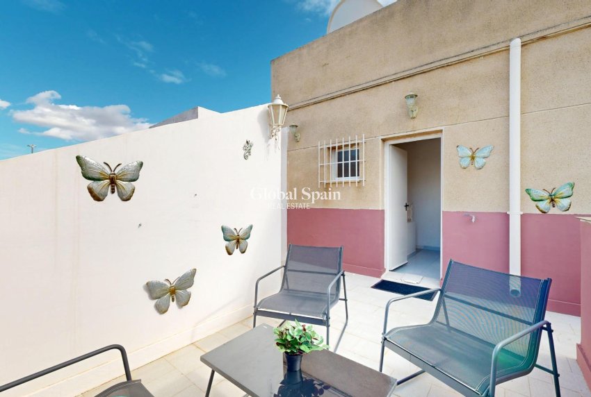 Resale - HOUSE -
SAN MIGUEL DE SALINAS - 03193