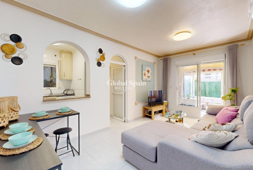 Resale - HOUSE -
SAN MIGUEL DE SALINAS - 03193