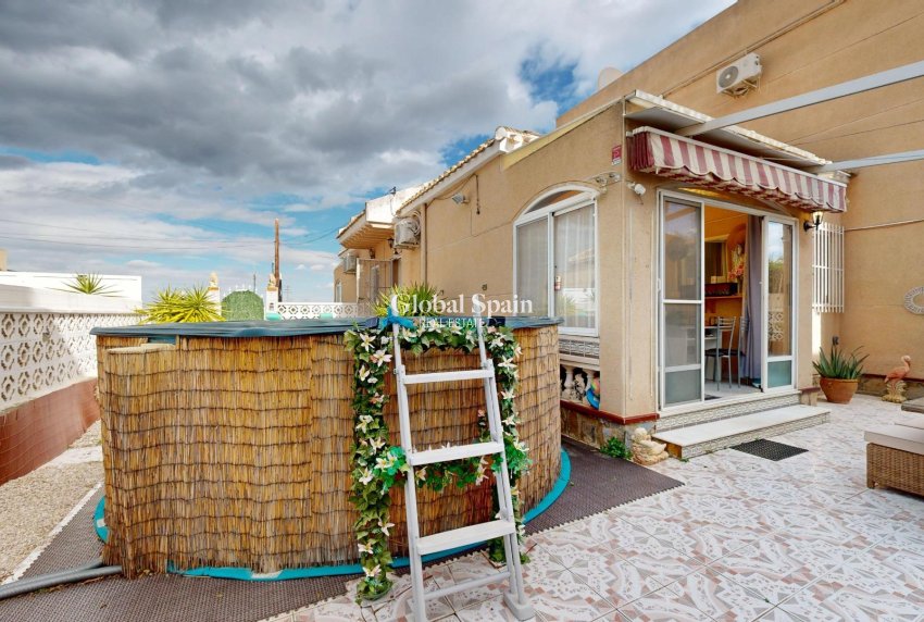 Resale - HOUSE -
SAN MIGUEL DE SALINAS - 03193