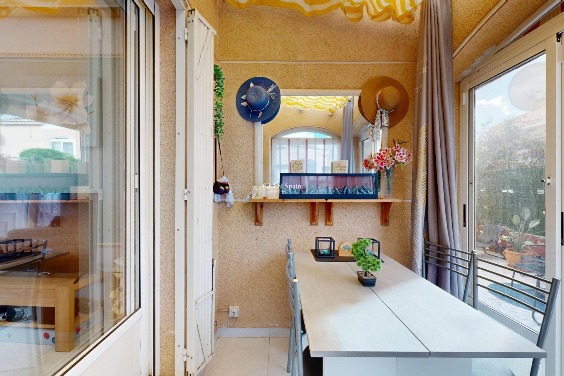 Resale - HOUSE -
SAN MIGUEL DE SALINAS - 03193