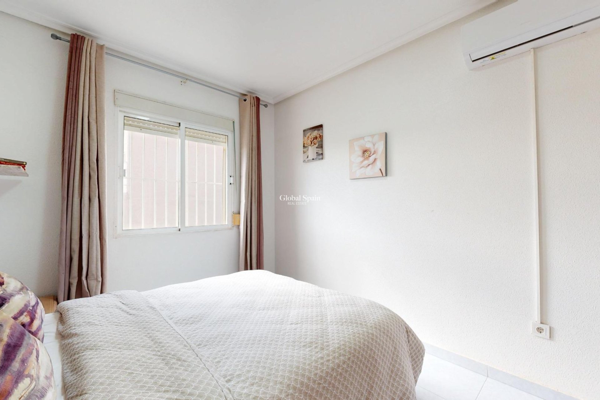 Resale - HOUSE -
SAN MIGUEL DE SALINAS - 03193