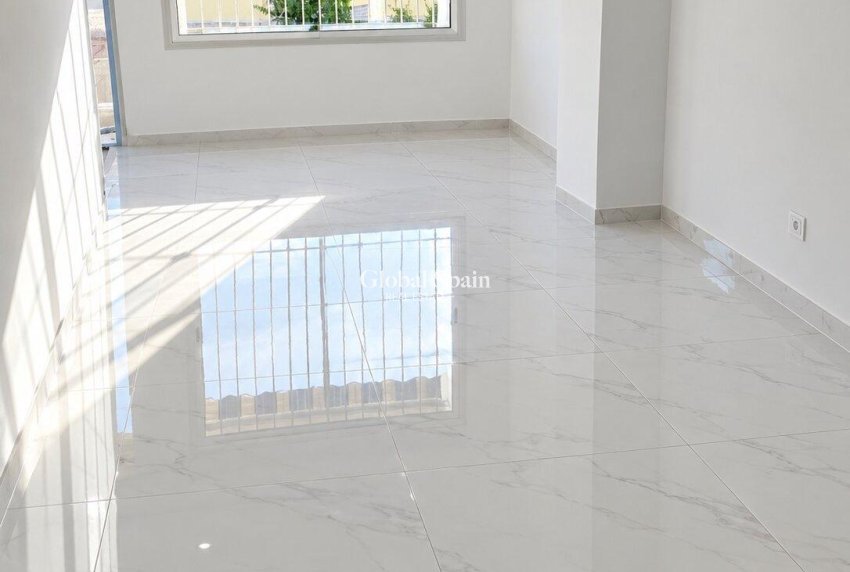 Resale - HOUSE -
SAN MIGUEL DE SALINAS - Blue Lagoon - Galán