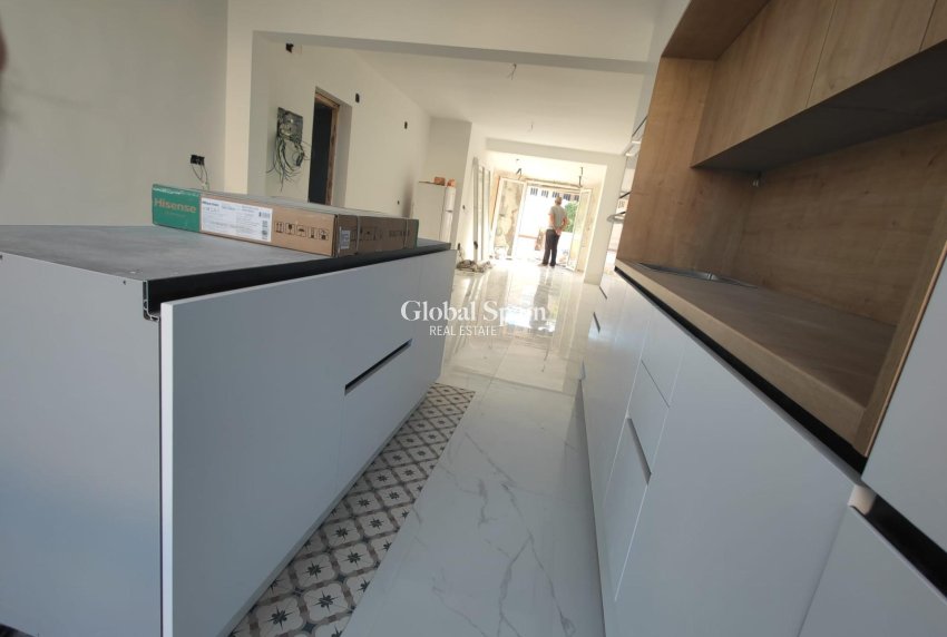 Resale - HOUSE -
SAN MIGUEL DE SALINAS - Blue Lagoon - Galán