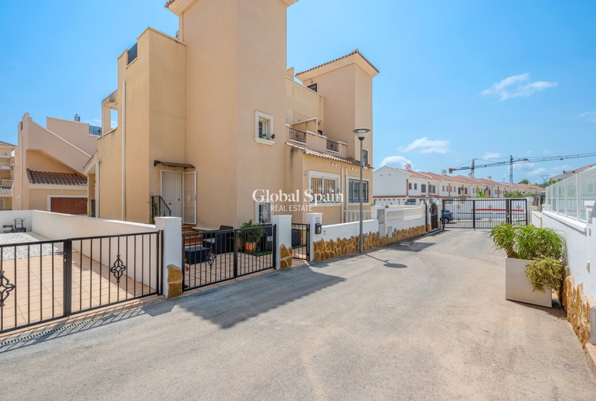 Resale - HOUSE -
SAN MIGUEL DE SALINAS - Costa Blanca