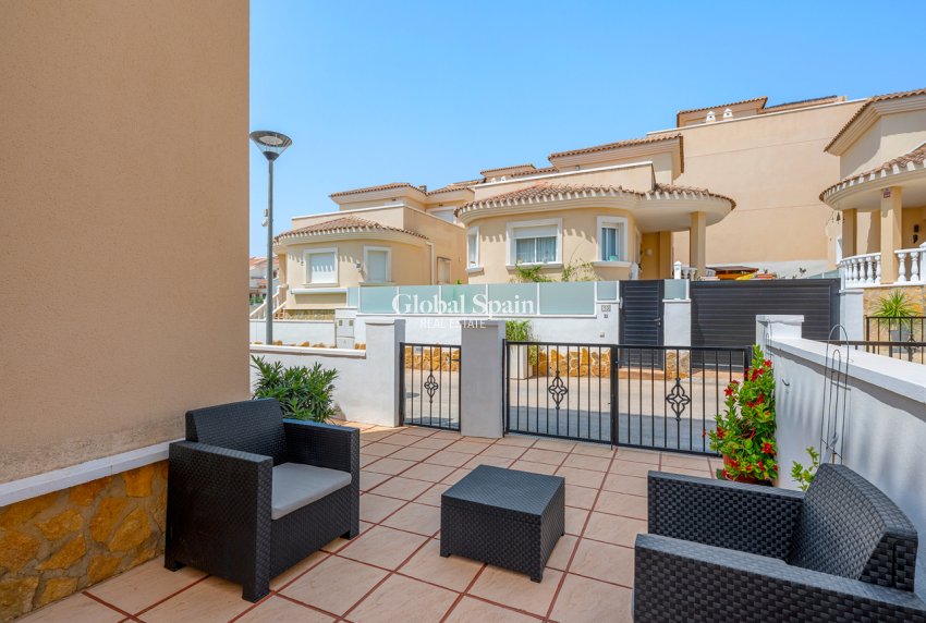 Resale - HOUSE -
SAN MIGUEL DE SALINAS - Costa Blanca