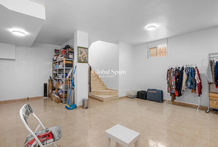 Resale - HOUSE -
SAN MIGUEL DE SALINAS - Costa Blanca