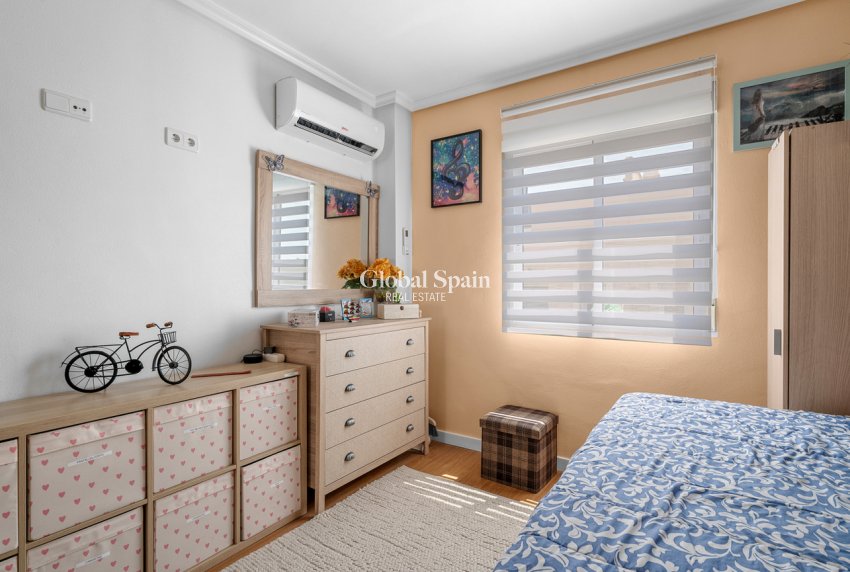 Resale - HOUSE -
SAN MIGUEL DE SALINAS - Costa Blanca