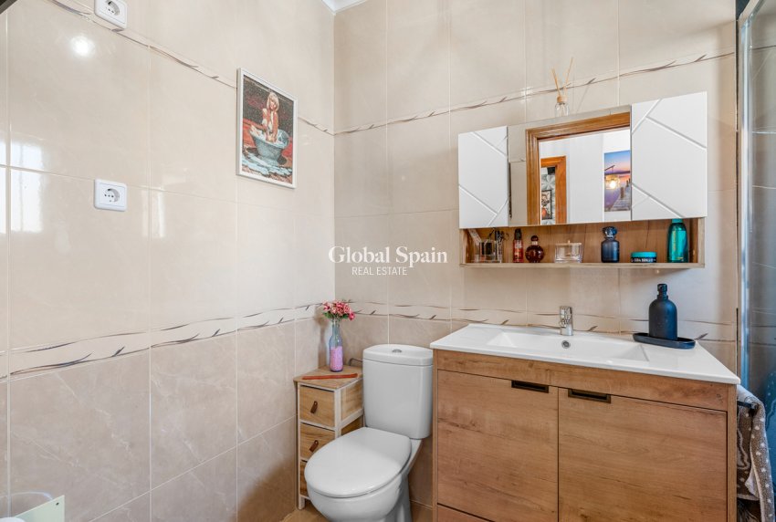 Resale - HOUSE -
SAN MIGUEL DE SALINAS - Costa Blanca