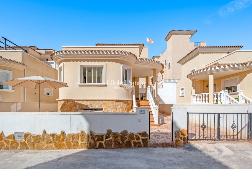 Resale - HOUSE -
SAN MIGUEL DE SALINAS - Costa Blanca