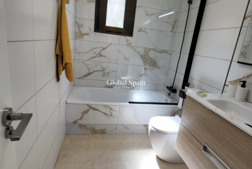 Resale - HOUSE -
SAN MIGUEL DE SALINAS - Inland