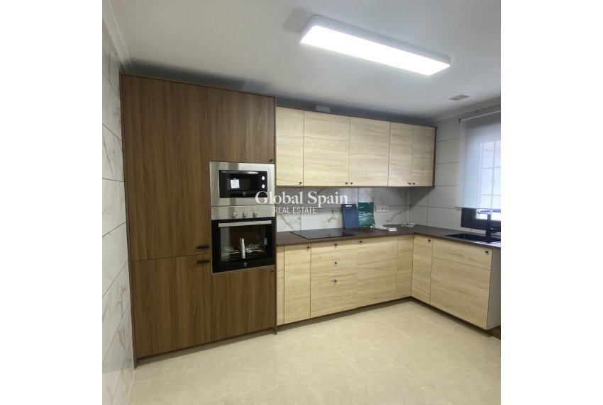 Resale - HOUSE -
SAN MIGUEL DE SALINAS - Inland