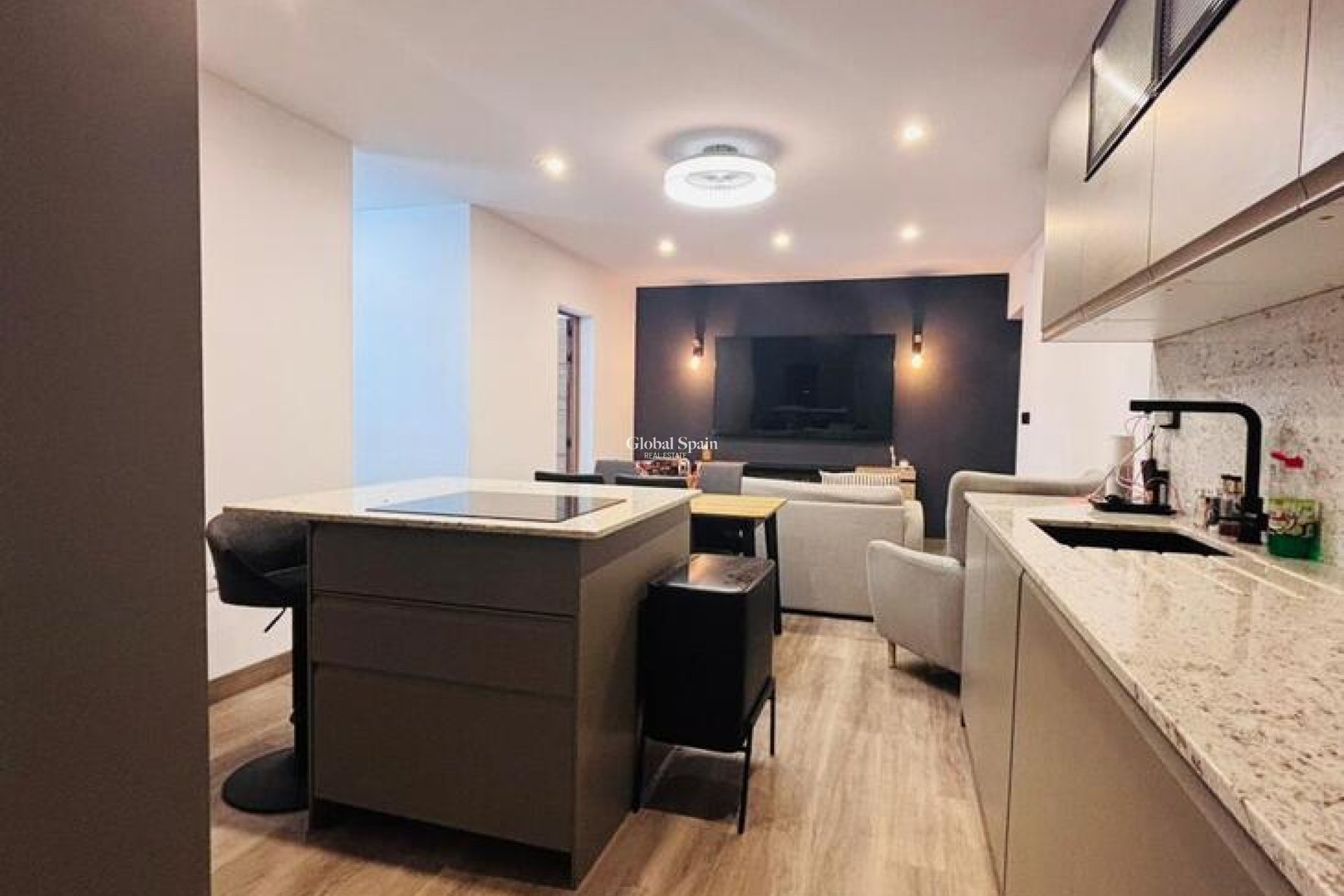 Resale - HOUSE -
SAN MIGUEL DE SALINAS - Inland