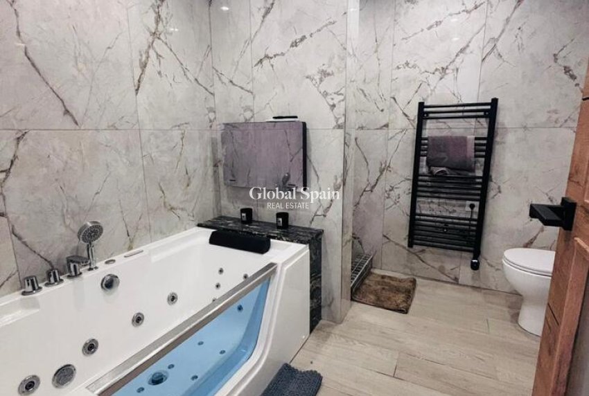 Resale - HOUSE -
SAN MIGUEL DE SALINAS - Inland