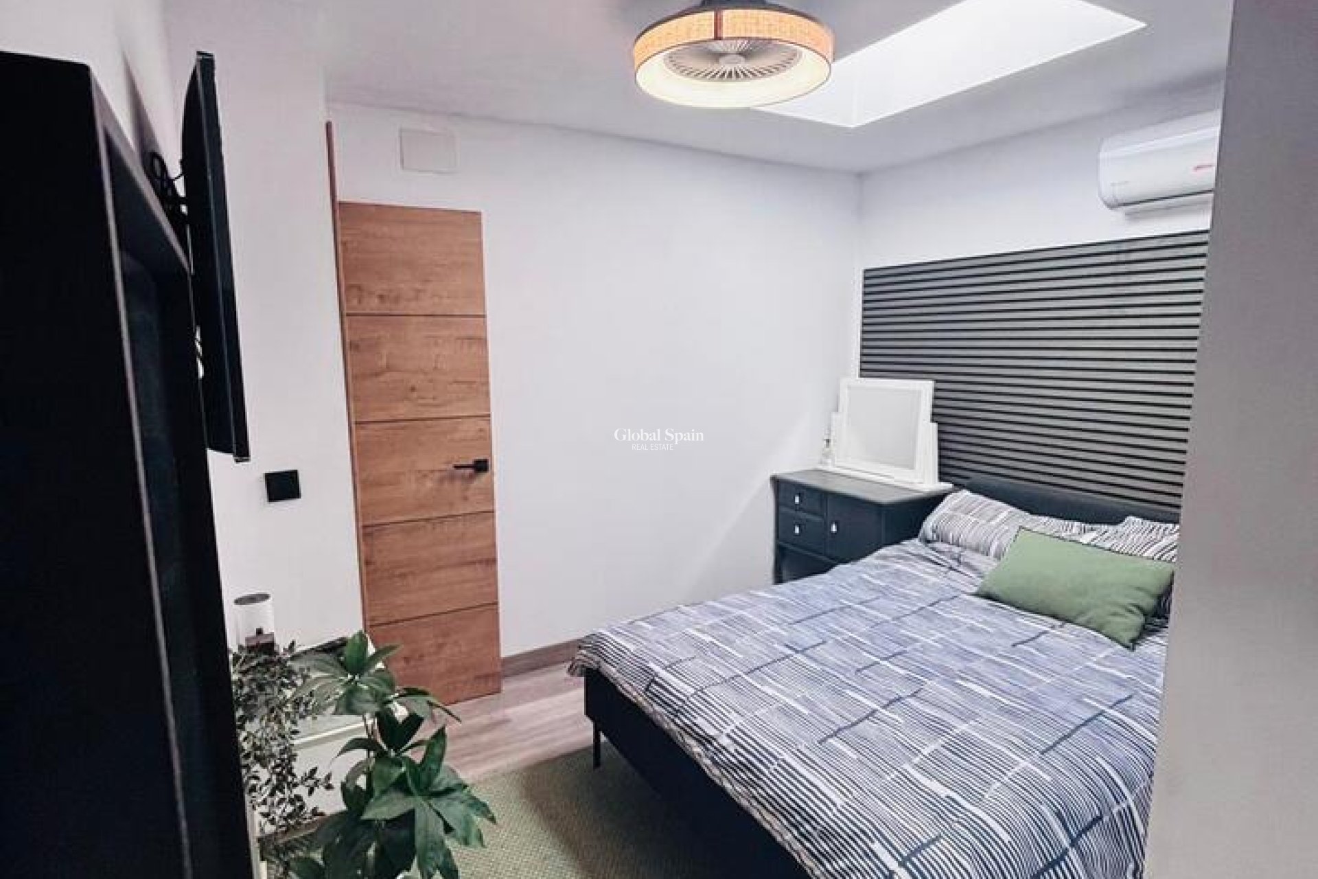 Resale - HOUSE -
SAN MIGUEL DE SALINAS - Inland