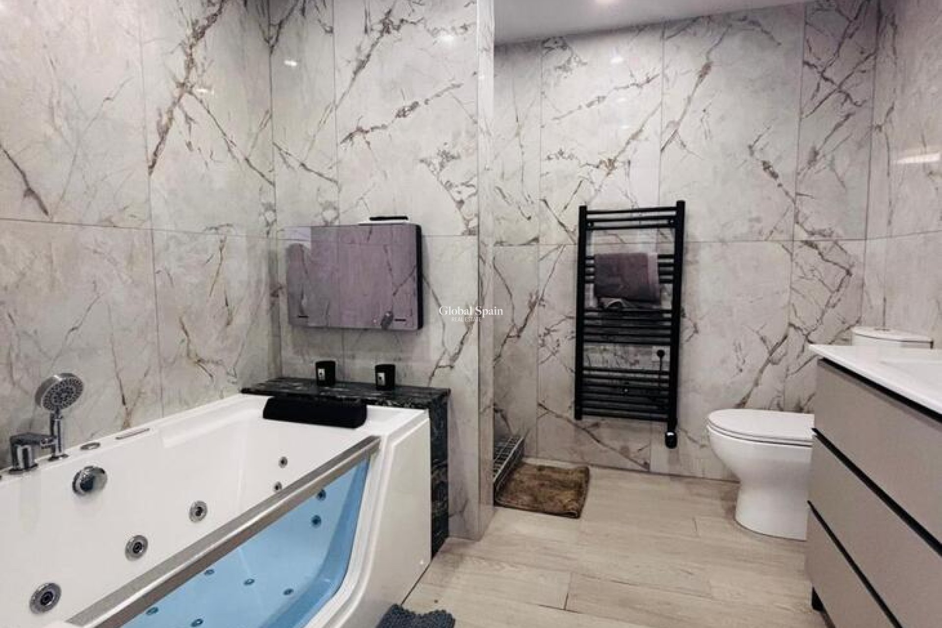 Resale - HOUSE -
SAN MIGUEL DE SALINAS - Inland