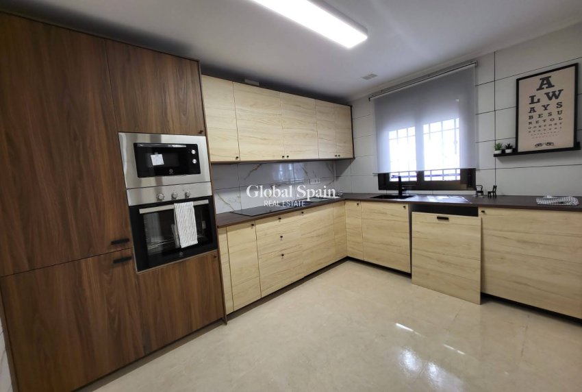 Resale - HOUSE -
SAN MIGUEL DE SALINAS - Inland