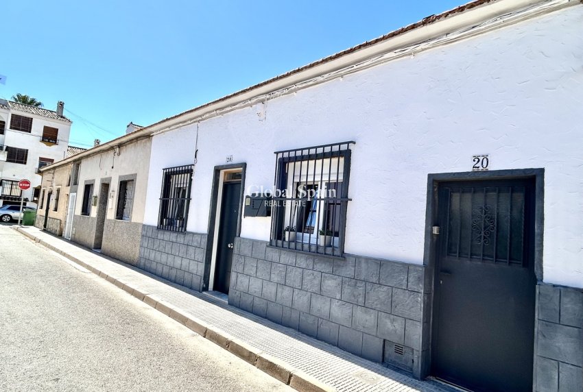 Resale - HOUSE -
SAN MIGUEL DE SALINAS - Inland