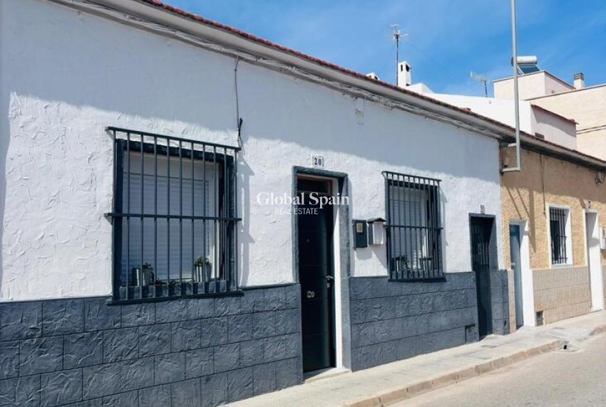 Resale - HOUSE -
SAN MIGUEL DE SALINAS - Inland