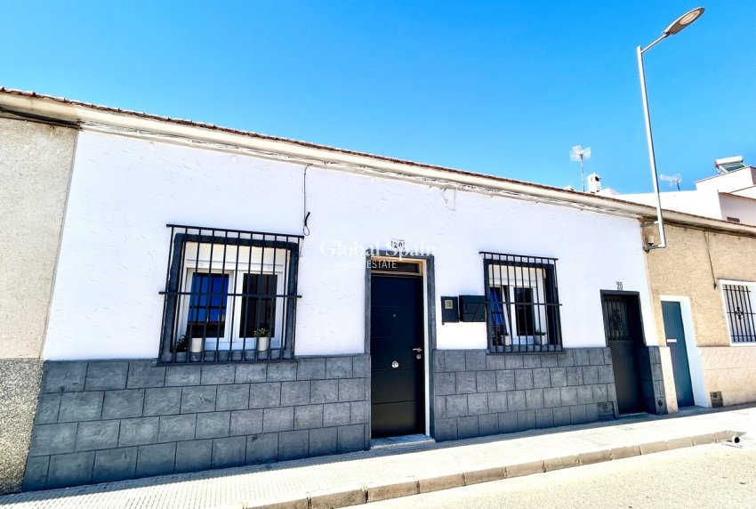 Resale - HOUSE -
SAN MIGUEL DE SALINAS - Inland