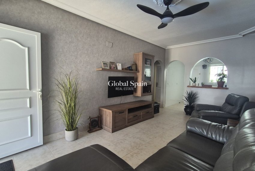 Resale - HOUSE -
SAN MIGUEL DE SALINAS - Inland