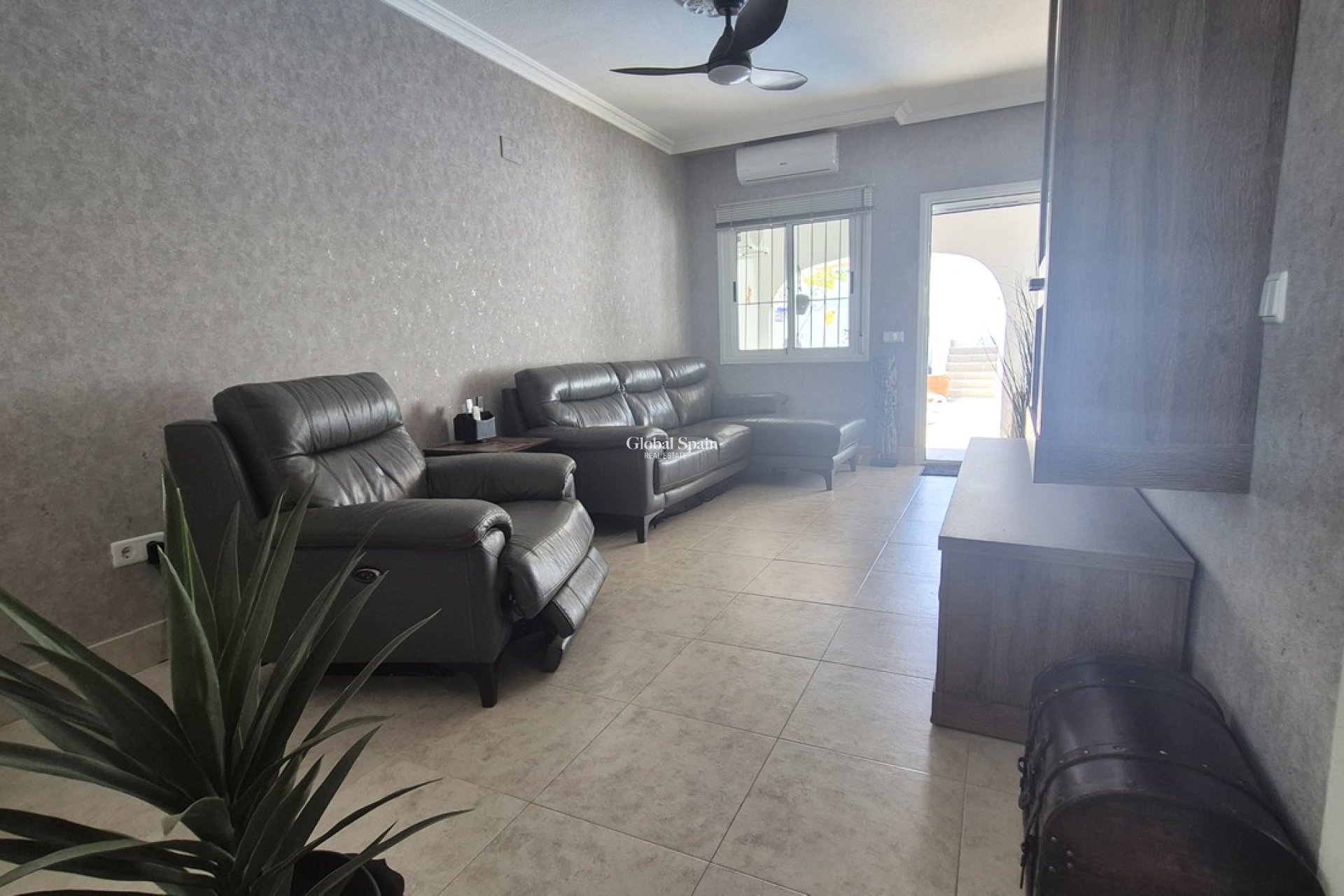 Resale - HOUSE -
SAN MIGUEL DE SALINAS - Inland