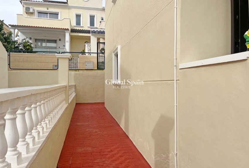 Resale - HOUSE -
SAN MIGUEL DE SALINAS - Las Filipinas