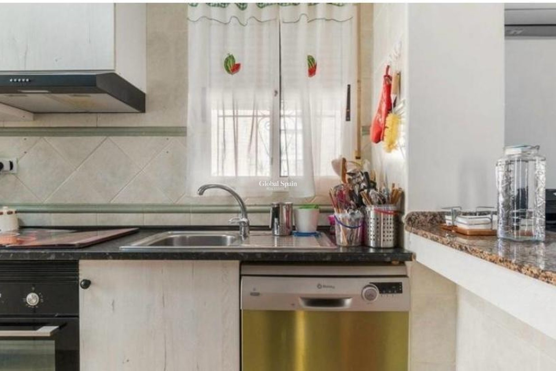 Resale - HOUSE -
SAN MIGUEL DE SALINAS - Las Filipinas