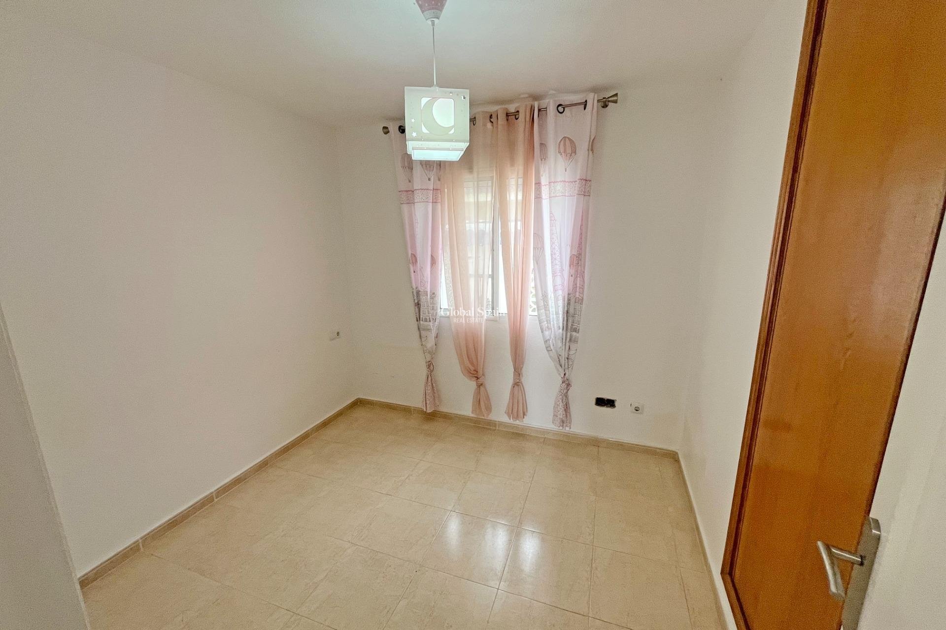 Resale - HOUSE -
SAN MIGUEL DE SALINAS - Las Filipinas