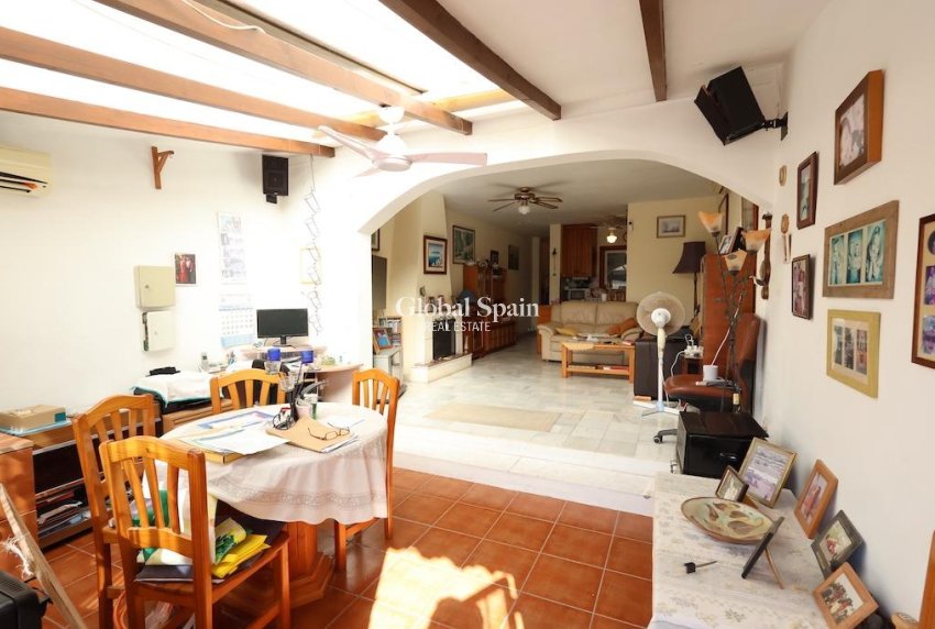 Resale - House -
SAN MIGUEL DE SALINAS - VILLAMARTÍN