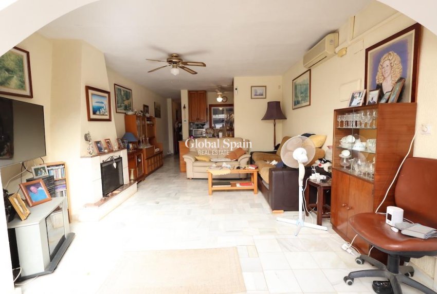 Resale - House -
SAN MIGUEL DE SALINAS - VILLAMARTÍN