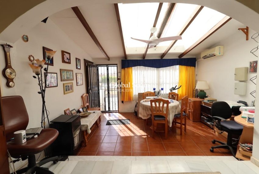 Resale - House -
SAN MIGUEL DE SALINAS - VILLAMARTÍN