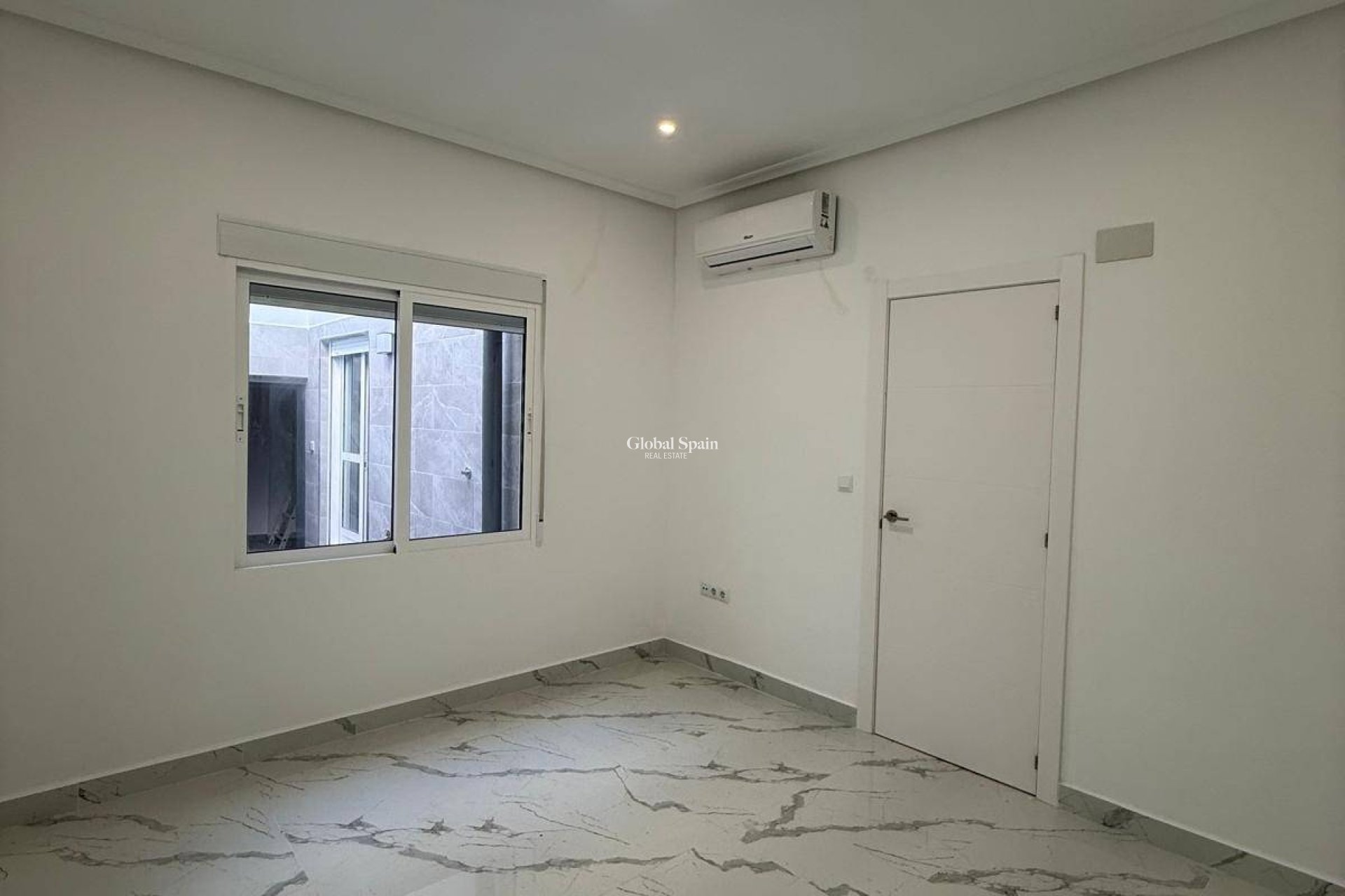 Resale - HOUSE -
SAN PEDRO DEL PINATAR - San Pedro Del Pinatar Centro