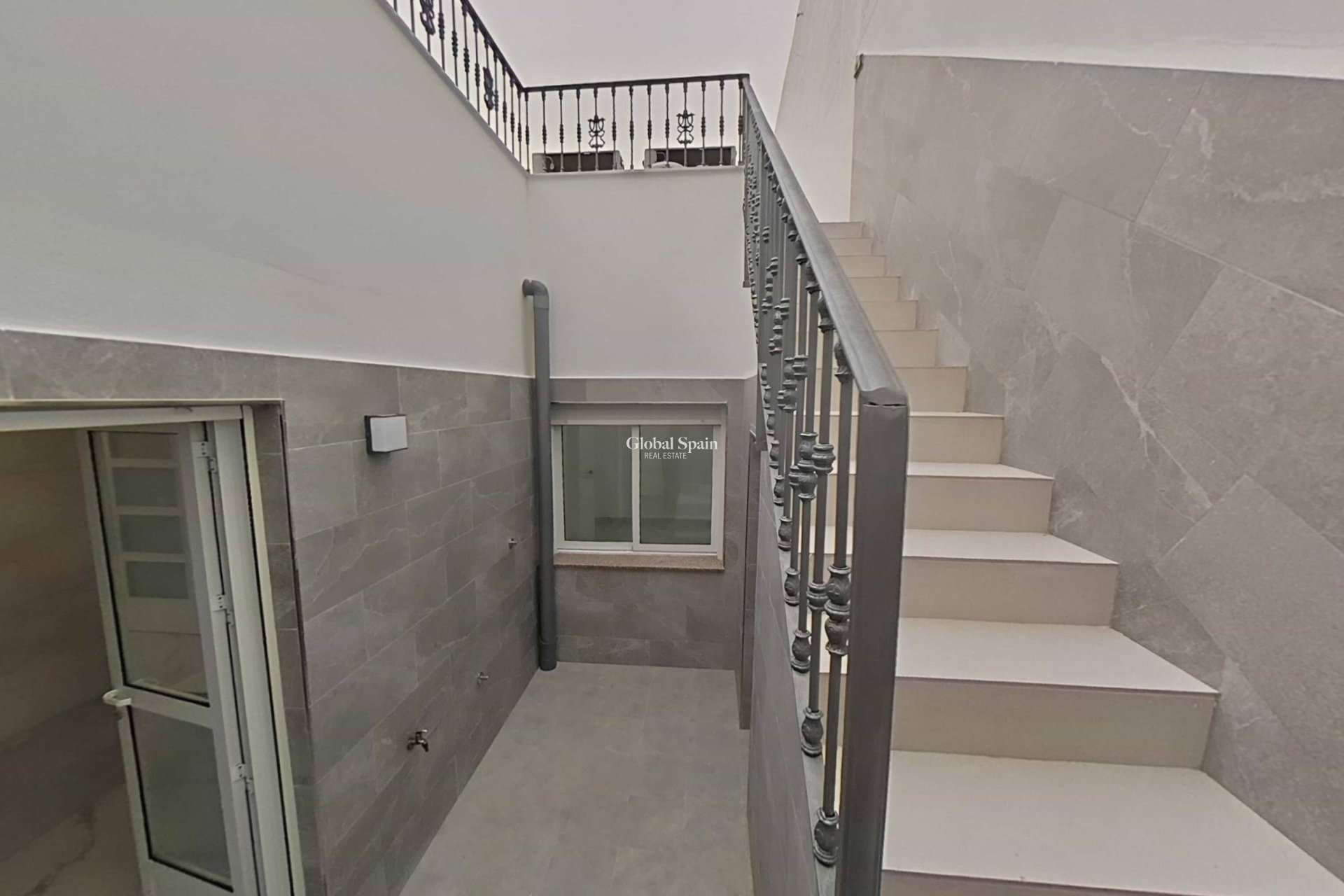 Resale - HOUSE -
SAN PEDRO DEL PINATAR - San Pedro Del Pinatar Centro