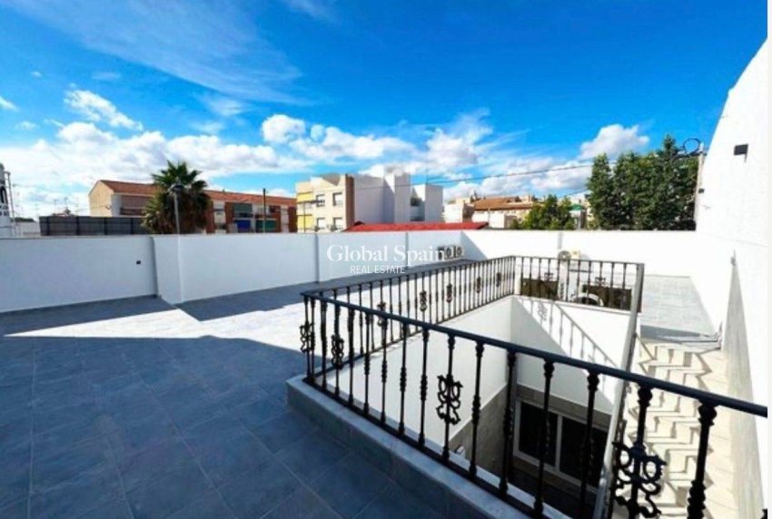 Resale - HOUSE -
SAN PEDRO DEL PINATAR - San Pedro Del Pinatar Centro