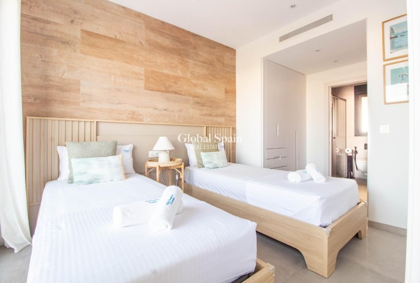 Resale - House -
Santiago de la ribera - zona san blas