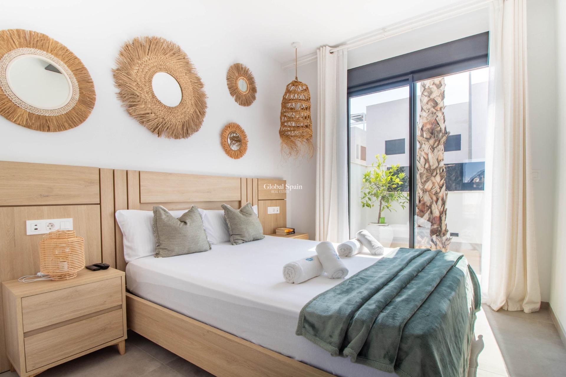 Resale - House -
Santiago de la ribera - zona san blas