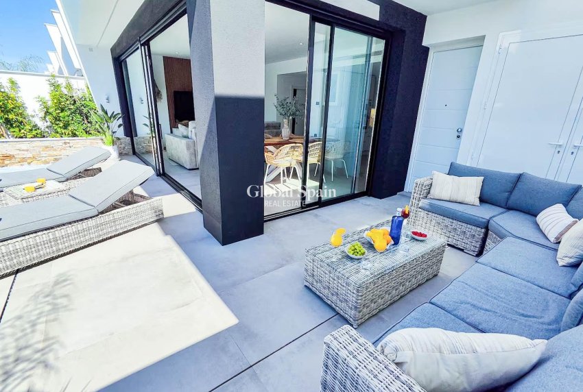 Resale - House -
Santiago de la ribera - zona san blas