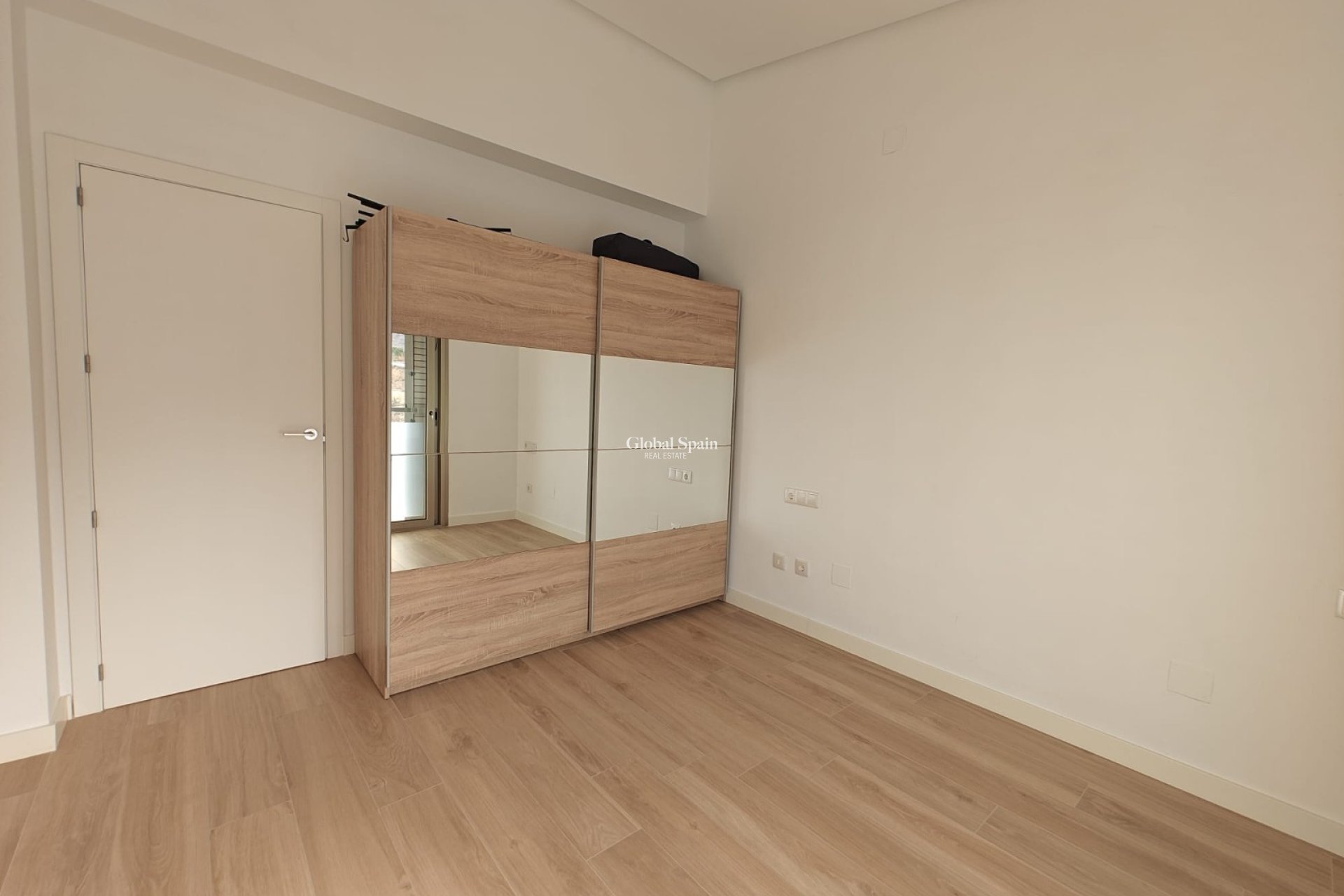 Resale - House - Semi-Detached House -
COX - Cox