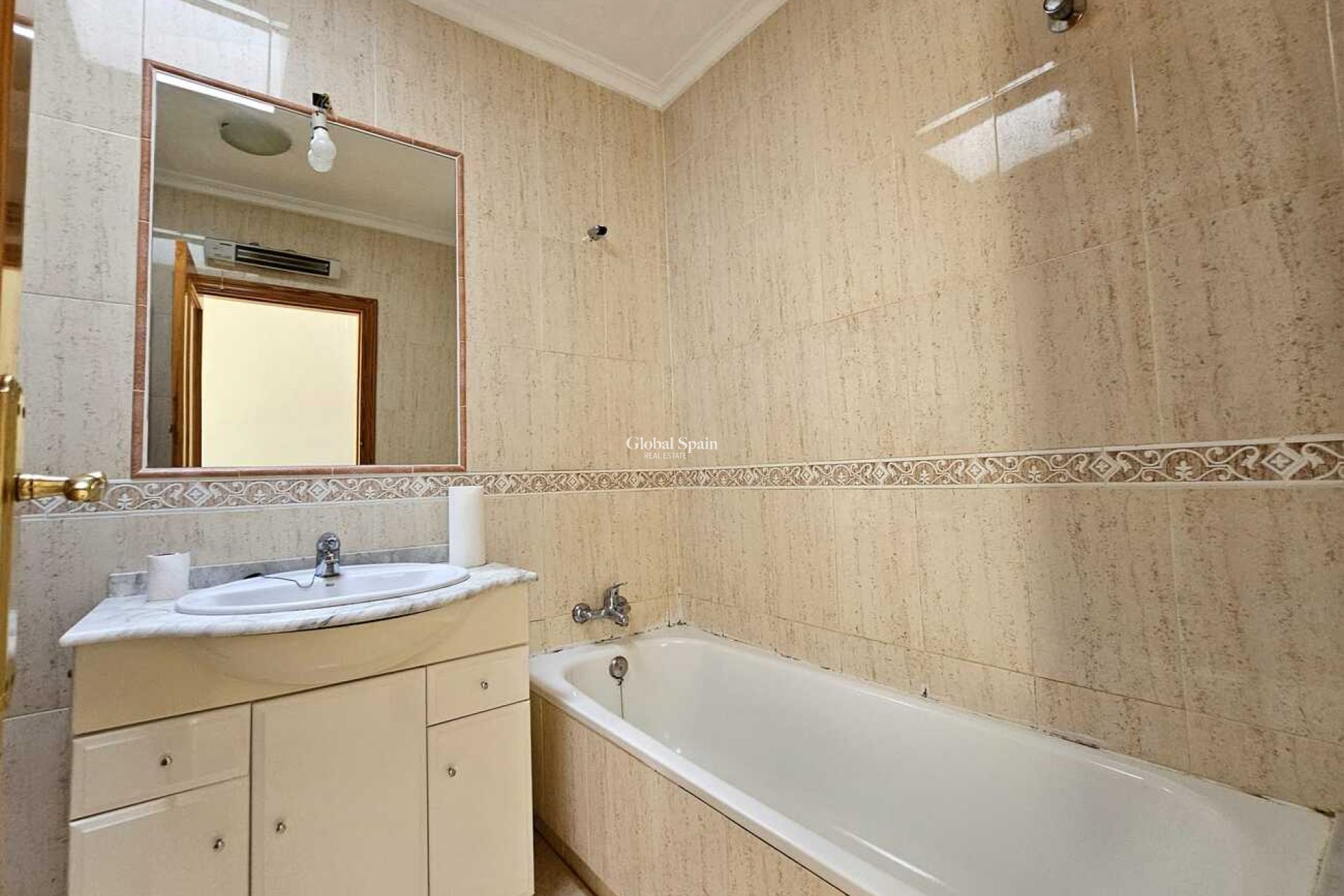 Resale - HOUSE -
SUCINA - Sucina