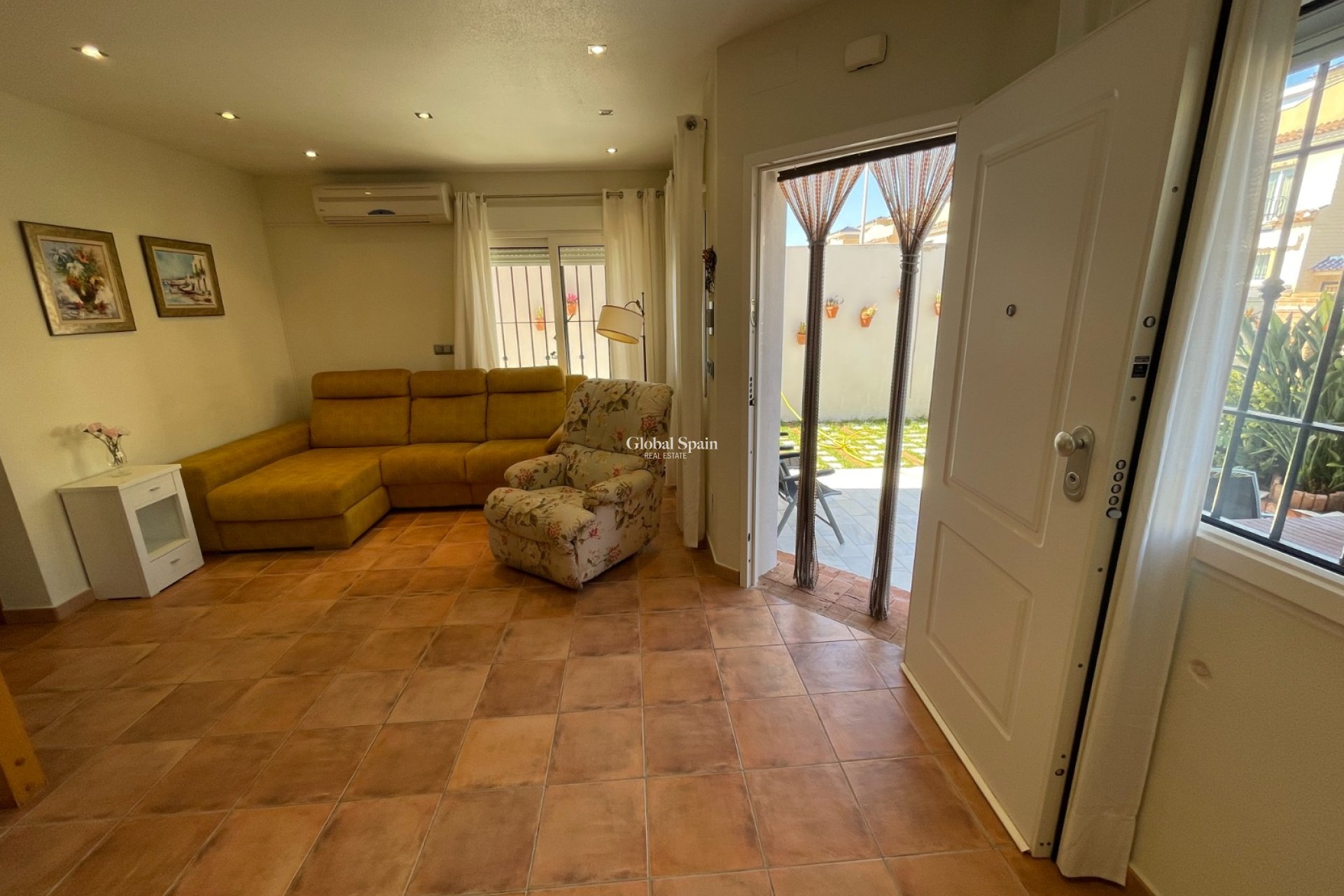 Resale - HOUSE -
TORRE DE LA HORADADA - Costa Blanca