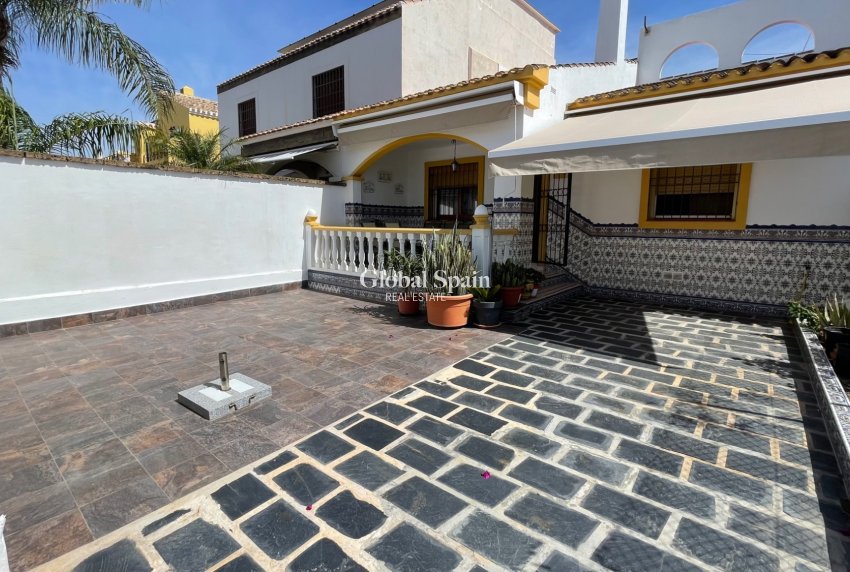 Resale - HOUSE -
TORRE DE LA HORADADA - Costa Blanca