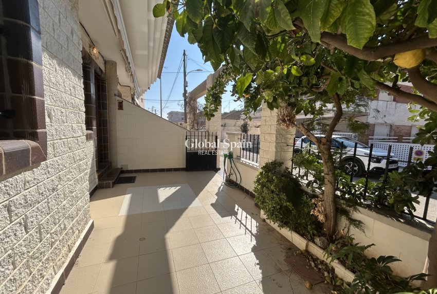 Resale - HOUSE -
TORRE DE LA HORADADA - Costa Blanca