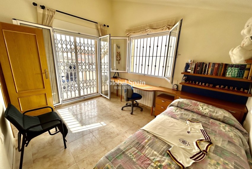 Resale - HOUSE -
TORRE DE LA HORADADA - Costa Blanca