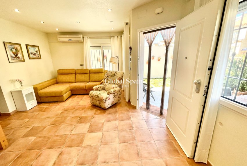 Resale - HOUSE -
TORRE DE LA HORADADA - Costa Blanca