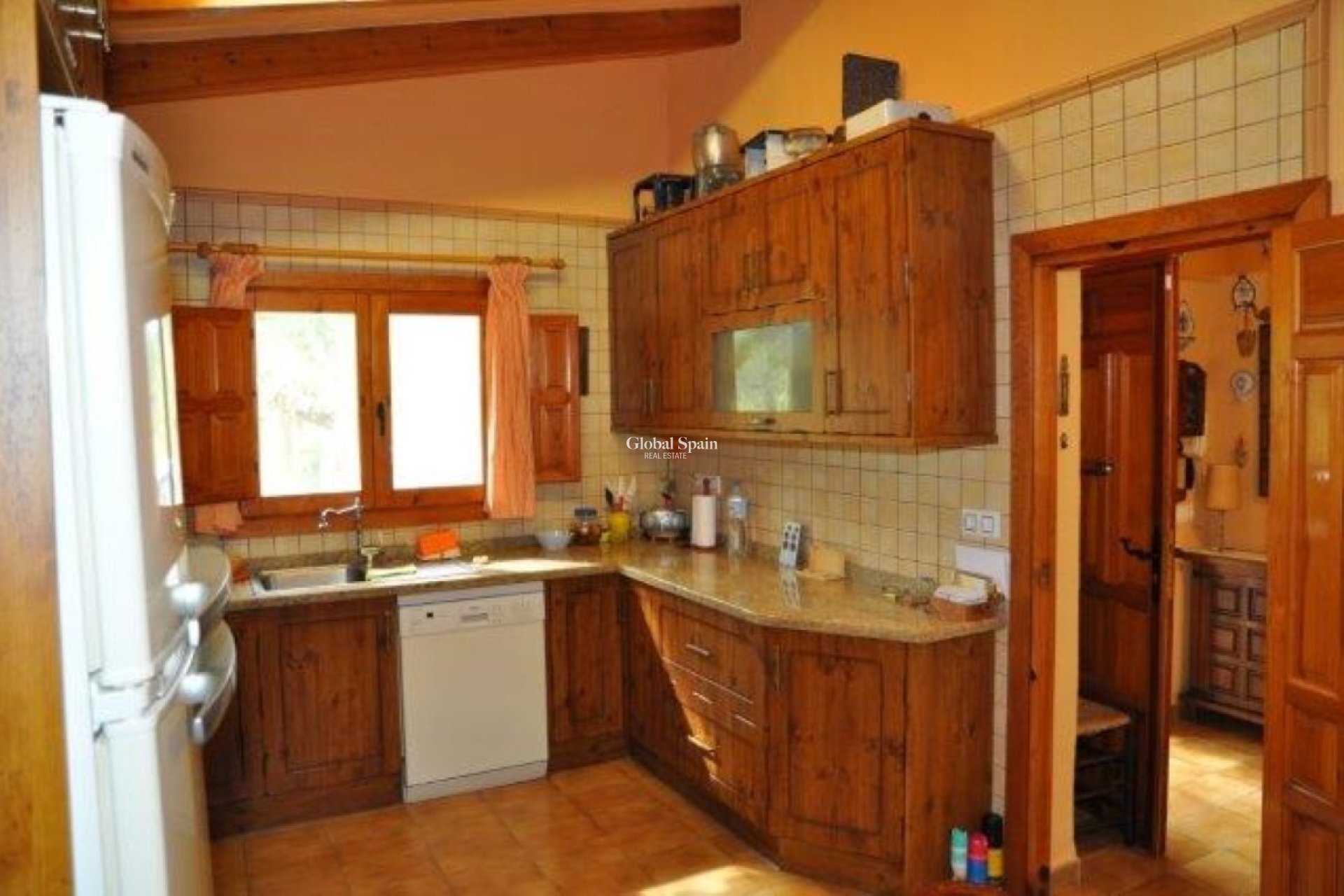 Resale - HOUSE -
TORREMANZANAS - Costa Blanca