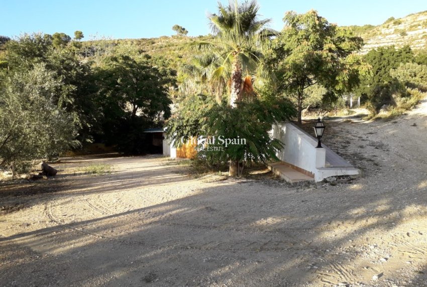 Resale - HOUSE -
TORREMANZANAS - Costa Blanca